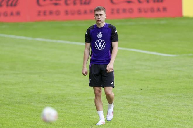 斯圖加特欲租借格魯達，多隊關注德甲球員。